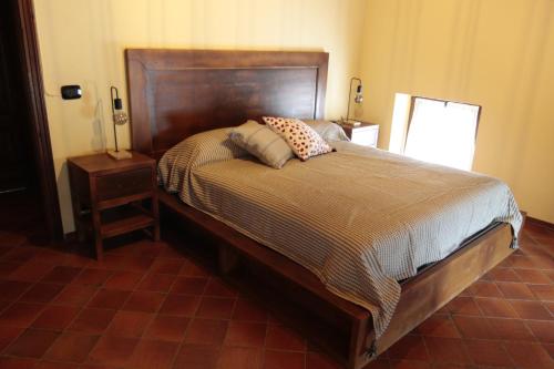 1 queen bed, 1 twin bed