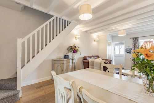 2 Bryn Tirion - image 2