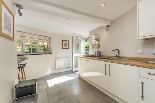 2 Bryn Tirion - image 3