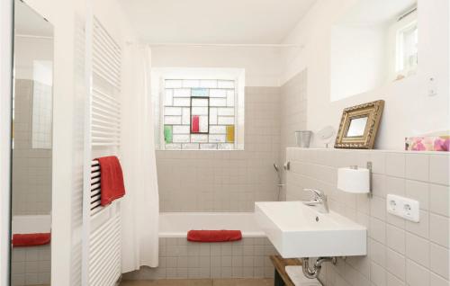 浴室, 考爾波格斯度假屋 (3 Bedroom Nice Home In Zeil Am Main) in 美因河畔蔡爾
