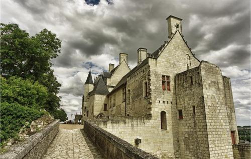 Cozy Home In La Chapelle-sur-loire With Wifi