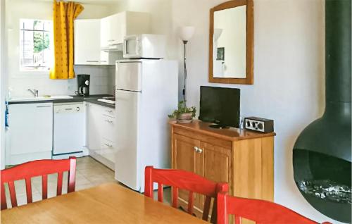 Nice Home In La Salvetat-sur-agout With Kitchen