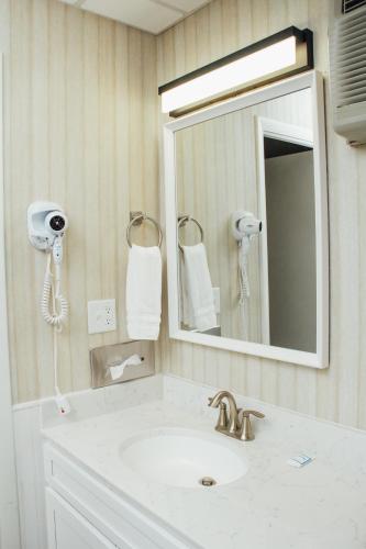 Country Squire Inn and Suites in New Holland, USA