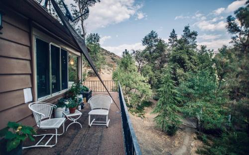 Quiet Mind Lodge, Retreat & Spa Sequoias - 발코니/테라스