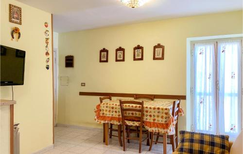 2 Bedroom Cozy Apartment In Grotte Di Castro