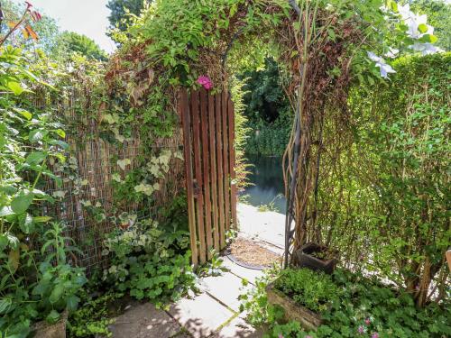 13 Bowbridge Lock - main image