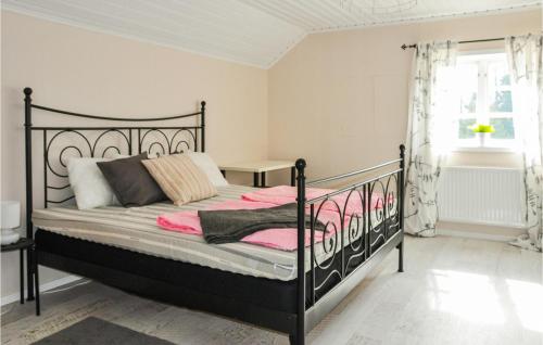 5 Bedroom Nice Home In Sodra Radom in Molkom