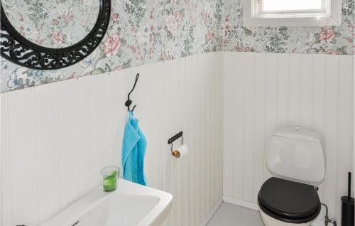 Bathroom, 5 Bedroom Nice Home In Sodra Radom in Molkom