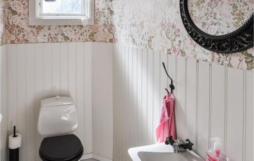 Bathroom, 5 Bedroom Nice Home In Sodra Radom in Molkom