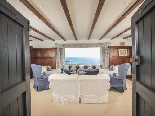 Links Cottage - image 12