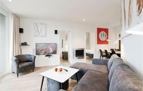 Cozy Apartment In Lubeck Travemunde With Sauna 23m von Am Leuchtenfeld entfernt