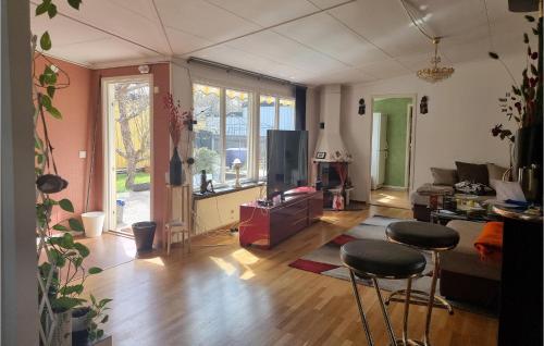 Stunning home in Göteborg with WiFi and 4 Bedrooms