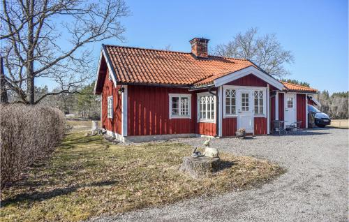 Cozy Home In Söderköping With Kitchen - Norsholm