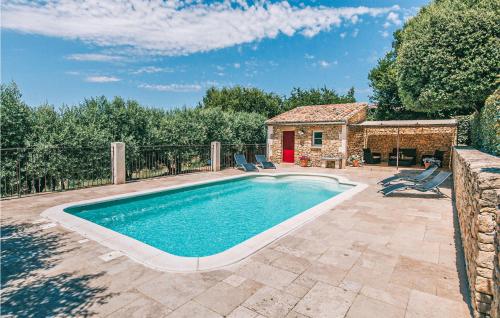 Amazing Home In Lioux With Outdoor Swimming Pool, Private Swimming Pool And 3 Bedrooms - Location saisonnière - Lioux