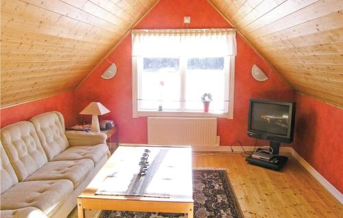 3 Bedroom Cozy Home In Lngaryd