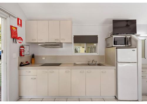Kitchen, Discovery Parks - Tannum Sands in Tannum Sands