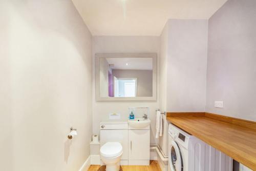 2 Stanley Villas - image 11