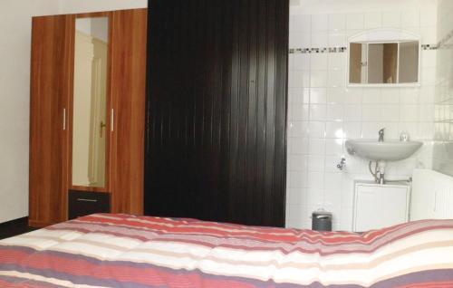 Three-Bedroom Apartment in Medebach - image 3