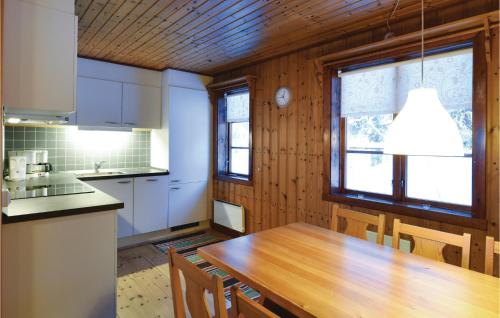 virtuve, 2 Bedroom Cozy Home In Syssleback in Syssleback