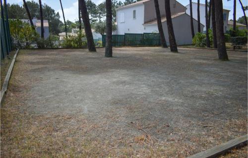 Beautiful home in L'Aiguillon-la-Presqu' with Outdoor swimming pool, WiFi and 2 Bedrooms
