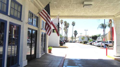 Motel 6 Hemet, CA - 출입구