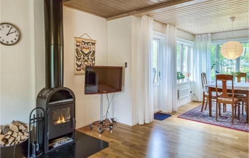 Nice home in Kallby with WiFi and 2 Bedrooms in Lidkoping