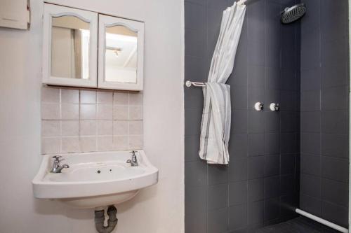 HQ Warm and Cosy 1 Bedroom Unit In Sea Point