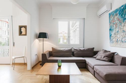 Elegant 2 Bedroom 2 Bathroom Apartment in Athens Vibrant Centre! VL5, Atene