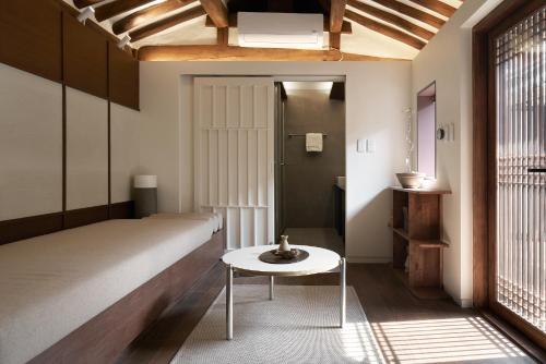 Luxury hanok with private bathtub - SW08