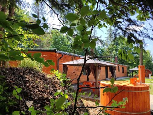 3 bedrooms, 5 beds