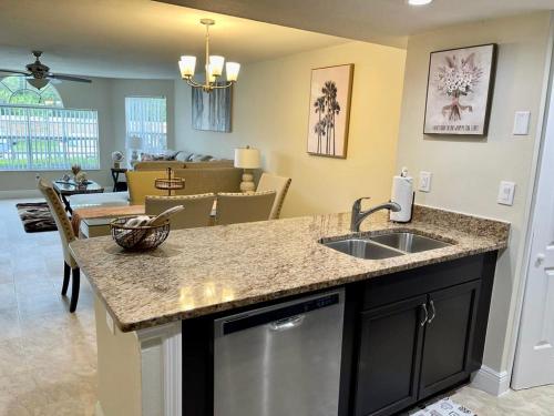 Grand Deluxe 3BD Condo Apartment near Disney # 11 - image 6