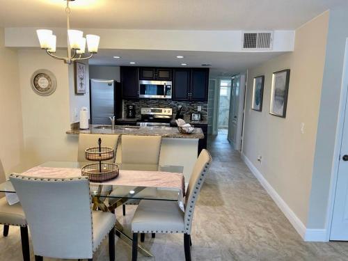 Grand Deluxe 3BR Condo Apartment near Disney Parks in Kissimmee, USA