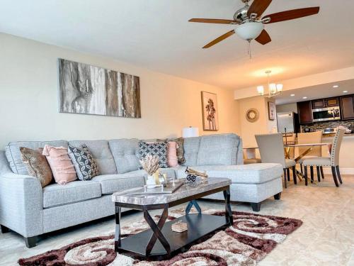 Grand Deluxe 3BR Condo Apartment near Disney Parks in Kissimmee, USA