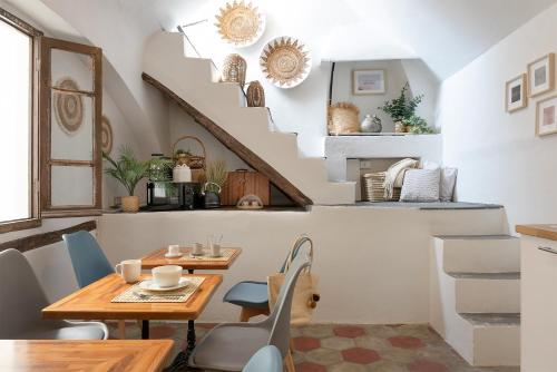 Їжа та напої, Ensemble rooms di Vayadù (Ensemble rooms di Vayadu) in Алассіо