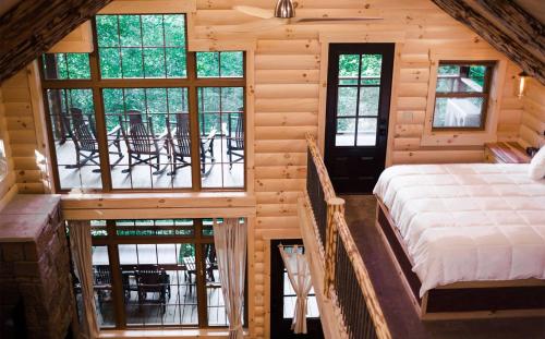 Skyview Treehouse by Amish Country Lodging in Millersburg, USA