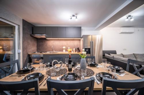 Iekārtas, Villa Nesa - beautiful guest house at continental Croatia with Outdoor swimming pool, Sauna and 3 Be in Plaski