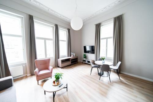 Karl BY ZEITRAUM, Praha (fotografie 6)
