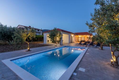 Villa Mamma Mia – khách sạn tại Kastel Novi