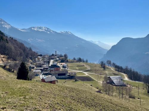  Casa Bella Oschesina - in the village of Osco, Pension in Osco bei Ambri