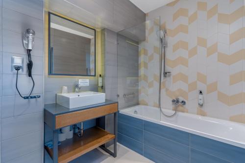 room detail thumbnail 2