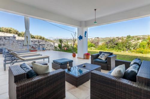 WhiteBlue Spa Villa, By IdealStay Experience in Iraklio