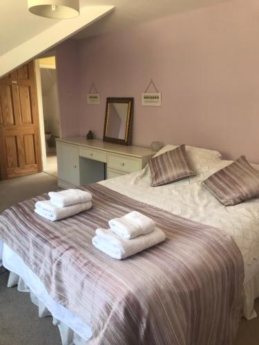 Healing Waters Sanctuary for Exclusive Private Hire and Self Catering Board, Vegetarian, Alcohol & Wifi Free Retreat in Glastonbury