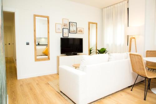 Luminoso Apartamento NUEZ - Zonas verdes, Wifi, Aparcamiento gratuito - Apartment - Valladolid