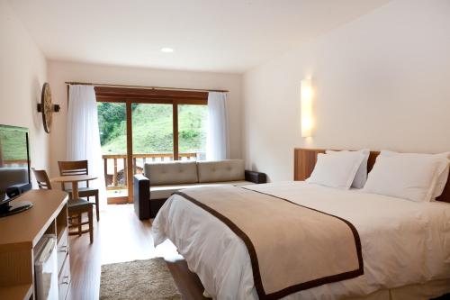 1 twin bed, 1 sofa bed