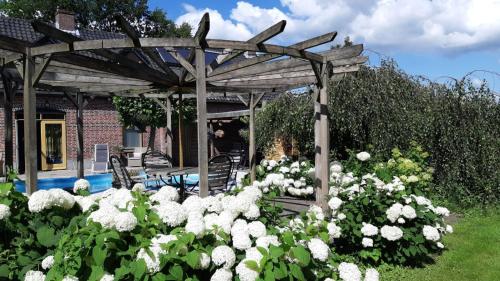 Treehouse op het platteland van Huize Ouwervelden in Wouwse Plantage