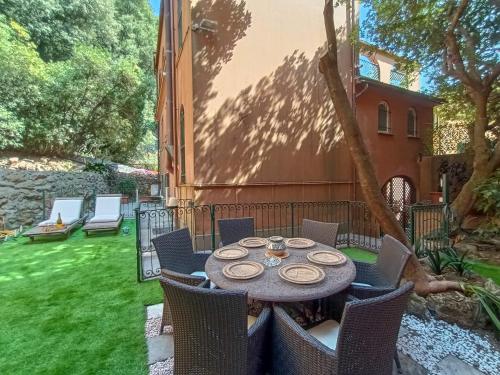  ALTIDO Villa Milva with Car park beside the beach, Unterkunft in Paraggi