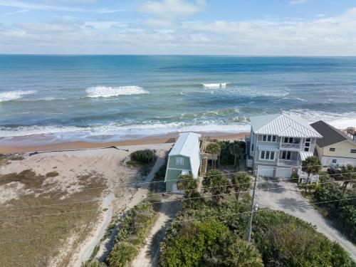 Oasis Beach House, 2 Bedrooms, Sleeps 6, Beach Front, HDTV, WiFi