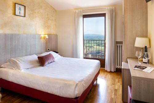 アッシジ Hotel Posta Panoramic Assisi 3つ星 ホテル スイート