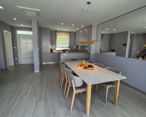 Premium Duplex Apartment - Mare