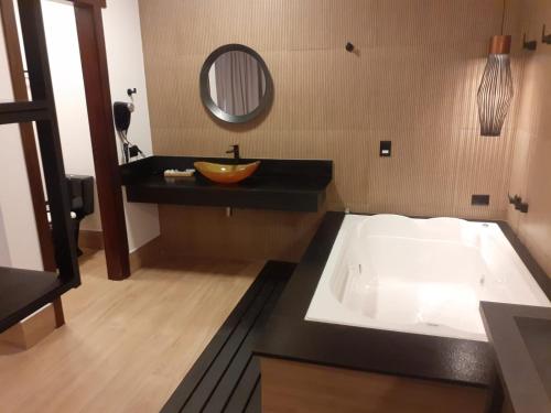 Suite with Spa Bath image 10